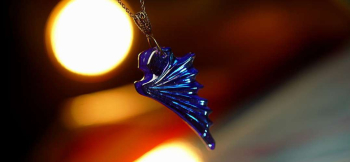 Devil's wing ～ Blue shine ～ 神秘的なブルーの色味。 ラフォルム ガラスジュエリー ガラスアクセサリー