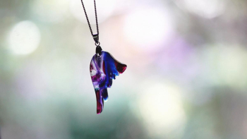 A guardian angel ~ 時の翼 ~ パープル系マーブル模様が素敵です。 ラフォルム ガラスジュエリー ガラスアクセサリー