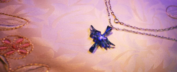 Holy wing cross 細長小判チェーンと合わせた場合。革紐などでも素敵です。 ラフォルム ガラスジュエリー ガラスアクセサリー