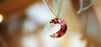 Heartful moon ハート型に欠けています。先端からは星のプチチャームが可愛く揺れています。 ラフォルム ガラスジュエリー ガラスアクセサリー