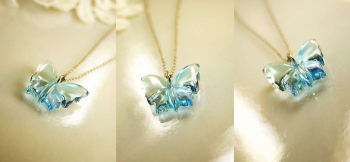 Pure Morpho 優しく舞う蝶のペンダントです。 ラフォルム ガラスジュエリー ガラスアクセサリー