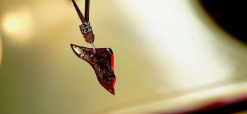 ラフォルム ガラスジュエリー ガラスアクセサリー Impressive sparkling form ～ Red earth / Gold spirit ～ 『Impressive sparkling form』をモチーフに、ワインレッド系の色合い…