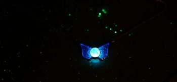 Trust's light 暗闇では中央部が神秘的な光を放ちます。 ラフォルム ガラスジュエリー ガラスアクセサリー