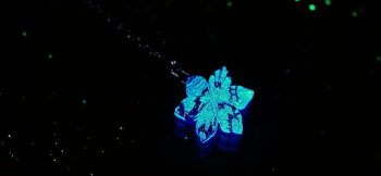 白夜に咲く花 MINI 暗闇では神秘的な光を放ちます。 ラフォルム ガラスジュエリー ガラスアクセサリー