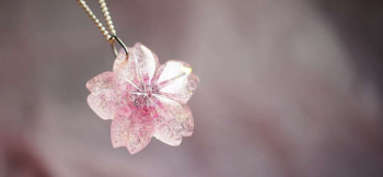 Eternity cherry blossom 淡く暖かい薄紅色。優しい桜の花一輪。 ラフォルム ガラスジュエリー ガラスアクセサリー
