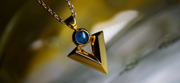 Bravery emblem ご希望のイメージを大切にした、ガラスと彫金の美しいペンダント。 ラフォルム ガラスジュエリー ガラスアクセサリー