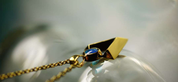 Bravery emblem シャープな造形です。 ラフォルム ガラスジュエリー ガラスアクセサリー