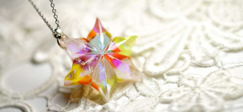 彩りに咲く雪の花 可愛らしいアイスキャンディのような色合い。 ラフォルム ガラスジュエリー ガラスアクセサリー