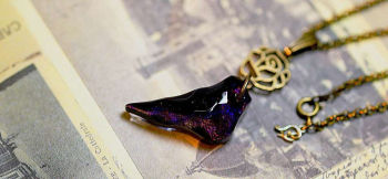 Black rose thorn 黒薔薇の棘が妖しく煌く、美しいオリジナルペンダント。 ラフォルム ガラスジュエリー ガラスアクセサリー