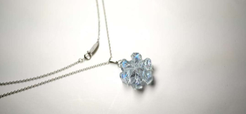 Crystal snow flower ～ 流星に煌く雪の花 ～ ブルーグレーの神秘的な色合い。 ラフォルム ガラスジュエリー ガラスアクセサリー