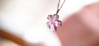 紅桜 ～ 宴 ～ ピンクのマーブル模様が可愛らしい逸品です。 ラフォルム ガラスジュエリー ガラスアクセサリー