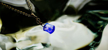 Deep sea gold bullion 小ぶりで身に着けやすいシンプルなフォルムのオリジナルペンダント。 ラフォルム ガラスジュエリー ガラスアクセサリー