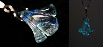 Antique style flower ～ Aqua ～ 内部には、繊細な「ダイクロガラス」の煌きと蓄光加工。 ラフォルム ガラスジュエリー ガラスアクセサリー
