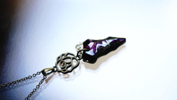 ラフォルム ガラスジュエリー ガラスアクセサリー Black rose thorn MINI 黒薔薇の棘が妖しく煌く、美しいオリジナルガラスペンダント『Black rose thorn』を一回り小ぶりサイズで再現したオリジナル作品が完成いたしました…