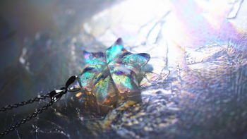 絹雪の花 ~ 温もりの煌き ~ 美しいガラスの花。 ラフォルム ガラスジュエリー ガラスアクセサリー
