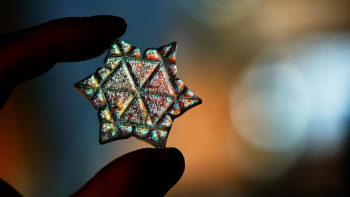 絹雪の花 ~ 温もりの煌き ~ 繊細で美しい煌き。 ラフォルム ガラスジュエリー ガラスアクセサリー