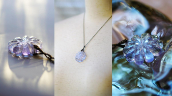 幾千夢幻の花 ～ Pale lavender ～ 見る角度や光の当たり方でも表情を変えます。 ラフォルム ガラスジュエリー ガラスアクセサリー