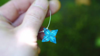 Star flower 透明感のあるブルー系の濃淡。 ラフォルム ガラスジュエリー ガラスアクセサリー