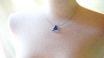 Whale tail しなやかなステンレスワイヤー仕様です。 ラフォルム ガラスジュエリー ガラスアクセサリー