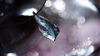 Freezing flame 冷たくも燃え続ける、氷の炎。 ラフォルム ガラスジュエリー ガラスアクセサリー