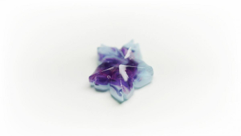 瑠璃の一輪桜・淡雪008(マーブル)★ペンダント、ピアス・イヤリング、リングなどに仕立ててお届けします♪ 紫外線の強さなどによって印象が変わる魅力的な一輪。 ラフォルム ガラスジュエリー ガラスアクセサリー