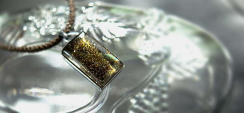 愛は時の詩 ~ Oxidation pendant ~ ゴールドラメが美しいコラボレーションペンダント。 ラフォルム ガラスジュエリー ガラスアクセサリー