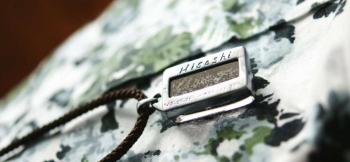 愛は時の詩 ~ Oxidation pendant ~ 裏面Silver部分に文字彫刻を施しています。 ラフォルム ガラスジュエリー ガラスアクセサリー
