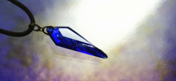Blue galaxy ～ 流星  ～ シャープでスタイリッシュなペンダント。 ラフォルム ガラスジュエリー ガラスアクセサリー