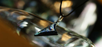 Arrowhead of mysterious スタイリッシュなフォルム。 ラフォルム ガラスジュエリー ガラスアクセサリー