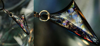 Arrowhead of mysterious 見る角度で煌きが変化してご覧いただけます。 ラフォルム ガラスジュエリー ガラスアクセサリー