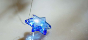 Blue Hexagram 爽やかなライトスカイブルーをベースに、煌くラメを施しました。 ラフォルム ガラスジュエリー ガラスアクセサリー