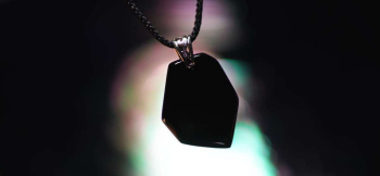 Modern Glass Onyx シンプルなブラックの色合いと不定形のフォルム。 ラフォルム ガラスジュエリー ガラスアクセサリー