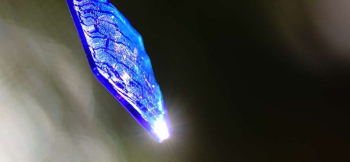 Blue aspiration 見る角度や光の当たり方でさまざまな表情に変化します。 ラフォルム ガラスジュエリー ガラスアクセサリー