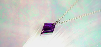 Violet sea diamond 小ぶりのひし形のフォルム。 ラフォルム ガラスジュエリー ガラスアクセサリー