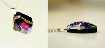 Marine bright jewel 裏面側には濃紺に細かなラメが煌くアベンチュリンブルーを使用しています。 ラフォルム ガラスジュエリー ガラスアクセサリー