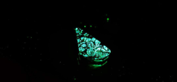 Gathering of sparkling planet 暗闇では神秘的なグリーン系の蓄光をお楽しみいただけます。 ラフォルム ガラスジュエリー ガラスアクセサリー