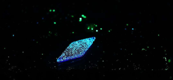 Cool Rhombus ～ 華 ～ ターコイズブルーの優しく神秘的な蓄光が素敵です。 ラフォルム ガラスジュエリー ガラスアクセサリー
