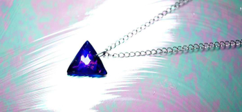 True Triangle ~ Icerock ~ 美しい正三角形のフォルム。 ラフォルム ガラスジュエリー ガラスアクセサリー