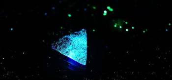 True Triangle ~ Icerock ~ 暗闇での蓄光の光。 ラフォルム ガラスジュエリー ガラスアクセサリー