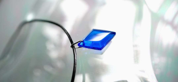 真実の青 ～ Luminous diamond ～ トゥルーブルーの色合い。 ラフォルム ガラスジュエリー ガラスアクセサリー
