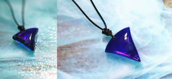 True Triangle ～ Arrowhead ～ コバルトブルーがベースカラー。 ラフォルム ガラスジュエリー ガラスアクセサリー