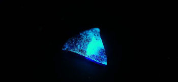 True Triangle ～ Arrowhead ～ 暗闇での蓄光の光。 ラフォルム ガラスジュエリー ガラスアクセサリー
