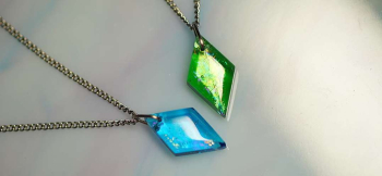 Summertime Memories ~ ライトグリーン ~ 色合いが異なる2色のペア。 ラフォルム ガラスジュエリー ガラスアクセサリー