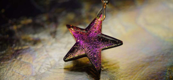 Eternity star スタイリッシュな星型メモリアルペンダント。 ラフォルム ガラスジュエリー ガラスアクセサリー