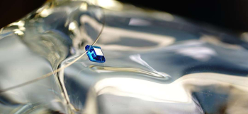 Pico diamond 小ぶりのひし形ペンダント。 ラフォルム ガラスジュエリー ガラスアクセサリー