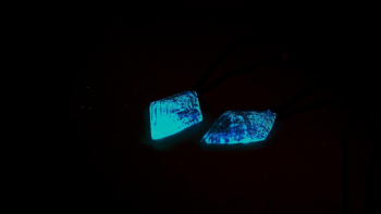 Cool scales 暗闇では淡く神秘的なブルーの光を。 ラフォルム ガラスジュエリー ガラスアクセサリー