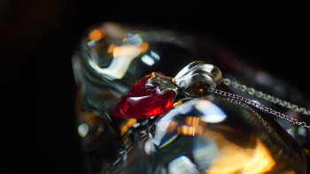 Unknown Destiny ～ Longing days ～ Silver925素材で彫金加工した一点もののバチカン部が印象的。 ラフォルム ガラスジュエリー ガラスアクセサリー