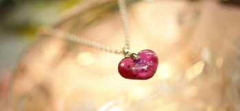 Innocent heart ~ 温もりの心 ~ 美しくかわいらしいライトピンクのハート型ネックレスです。 ラフォルム ガラスジュエリー ガラスアクセサリー