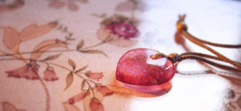 Charming peach princess ふっくらとしたかわいらしいペンダントです。 ラフォルム ガラスジュエリー ガラスアクセサリー