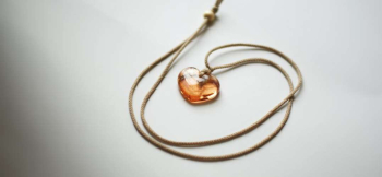 Coral heart ~ 大きな幸せ ~ 調整ビーズ付組みひも。 ラフォルム ガラスジュエリー ガラスアクセサリー